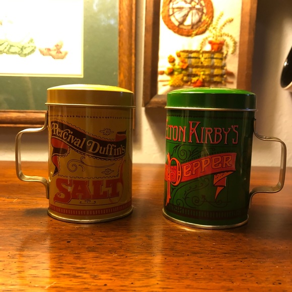 Vintage Salt & Pepper Shaker Set Range Top Style Jumbo Size W/ Easy Grip Handles - Picture 3 of 12